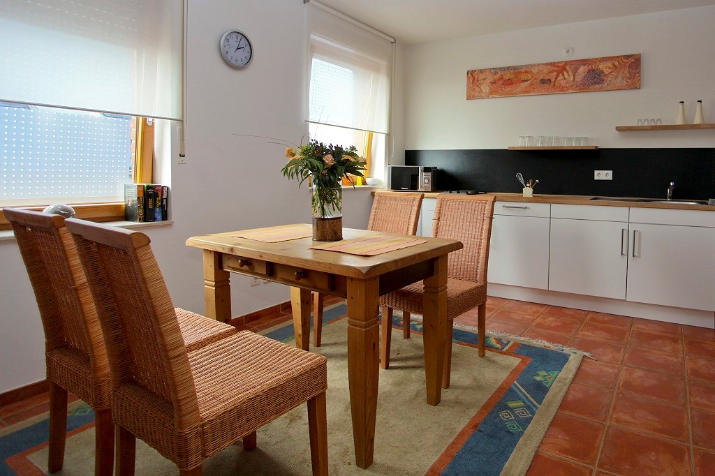 Essbereich mit Küchenzeile in der Ferienwohnung Hamminkeln